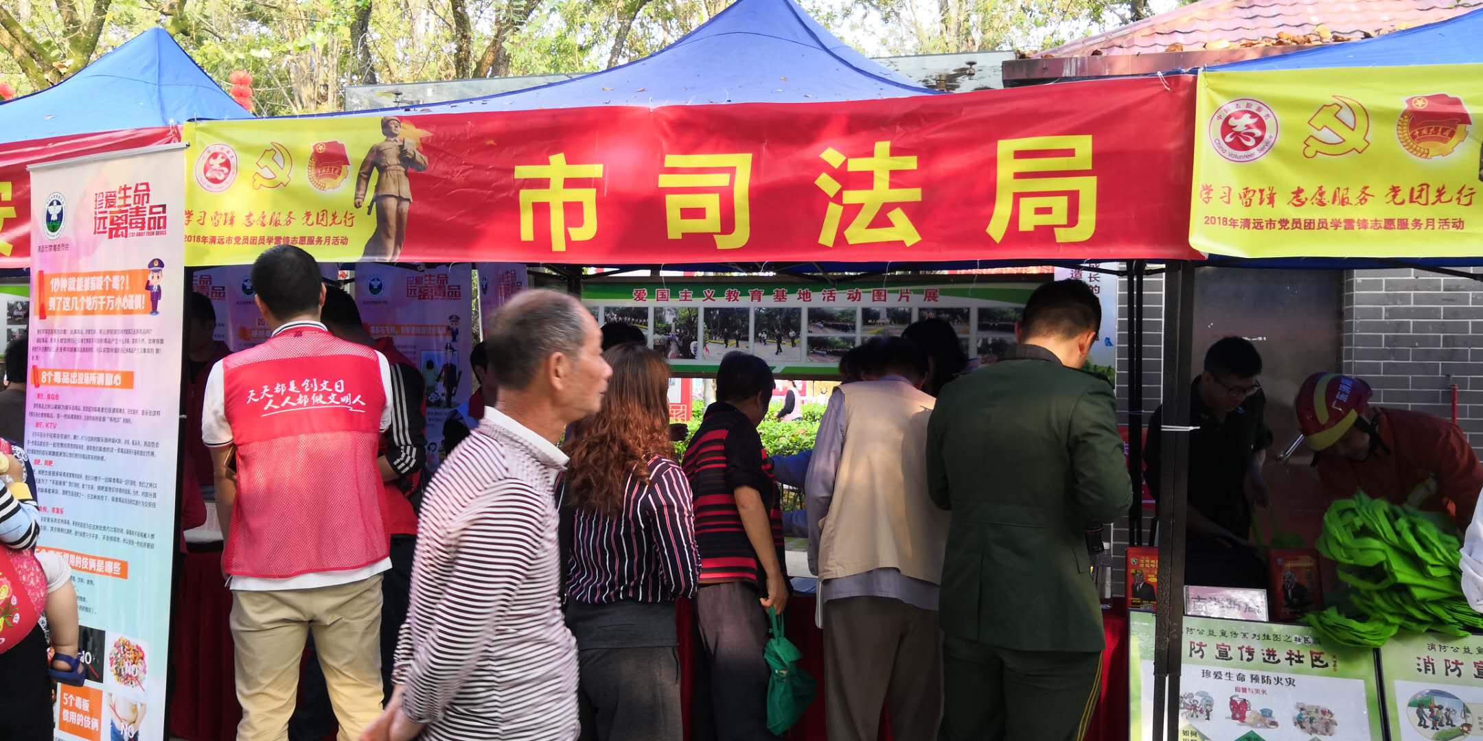 3月5日，市司法局、市委普法辦在清城區(qū)鳳城街道鳳桂園社區(qū)開展掃黑除惡、禁毒、禁賭法治宣傳活動(dòng)5.jpg